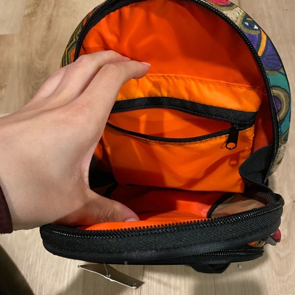 NWT Findings Abstract Cat Printed Artist Sling to Backpack - Picture 2 of 6